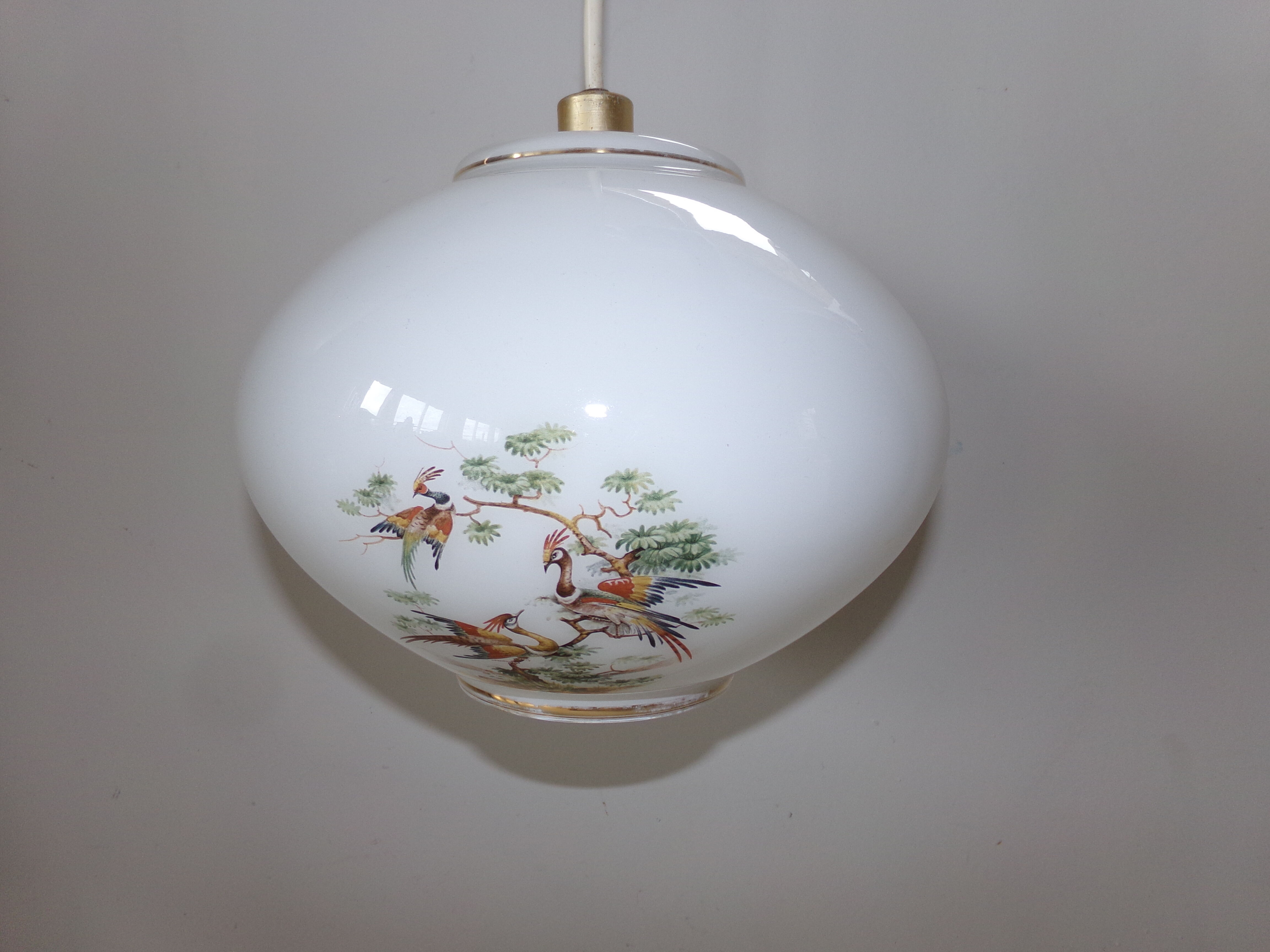 Suspension en opaline blanche décor oiseaux