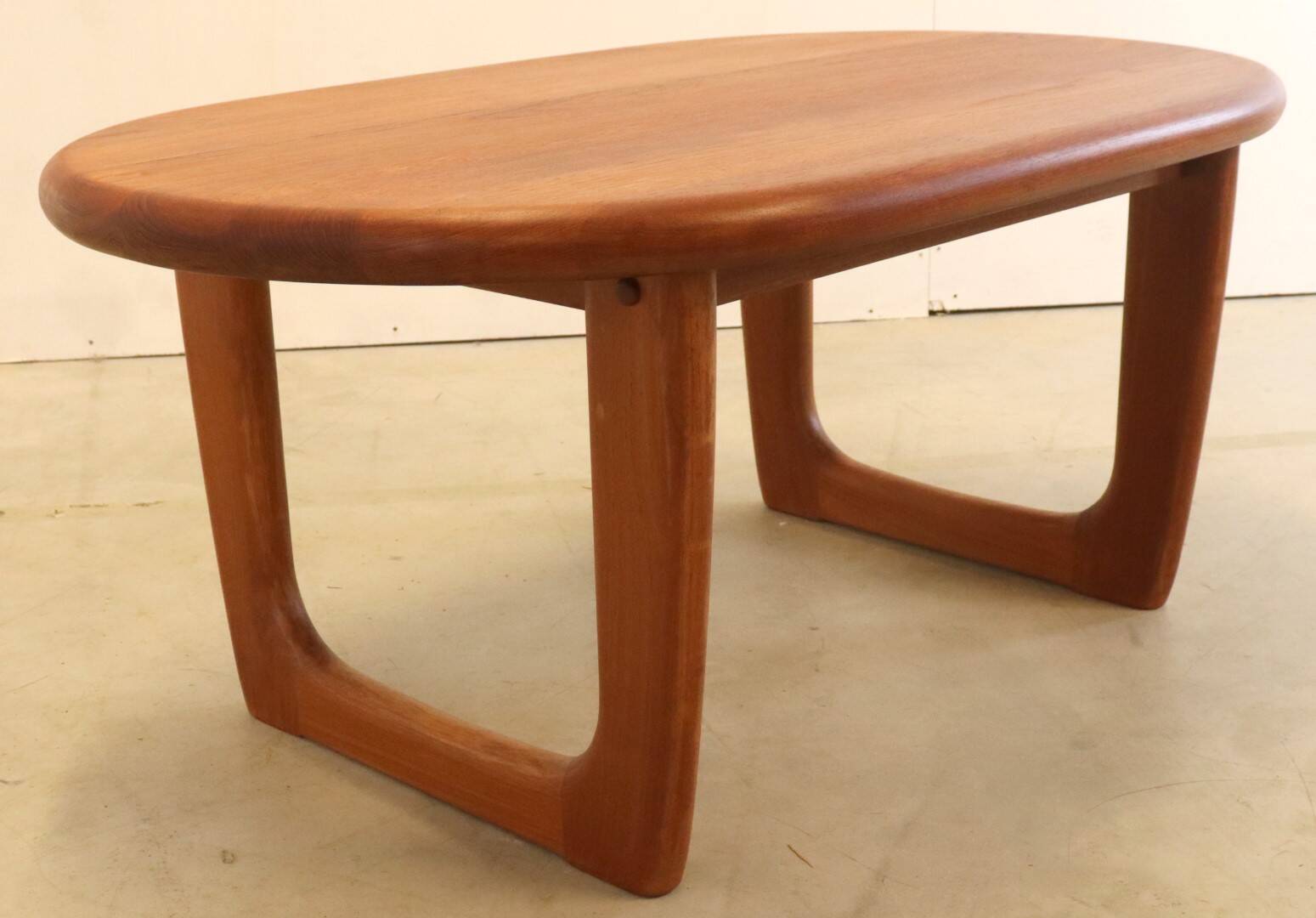 Table de salon design Niels Bach en teck deens 'Hansen'