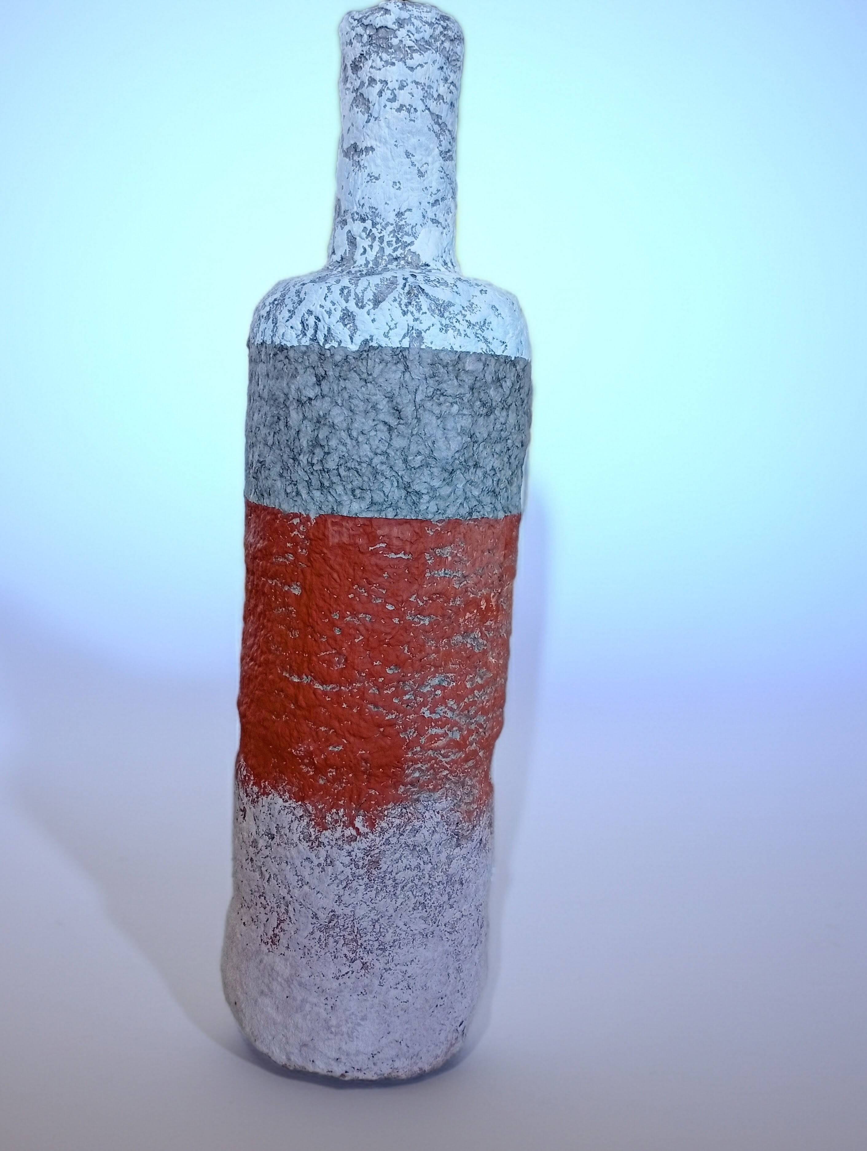 Sculptural vase with a mineral Boho spirit.