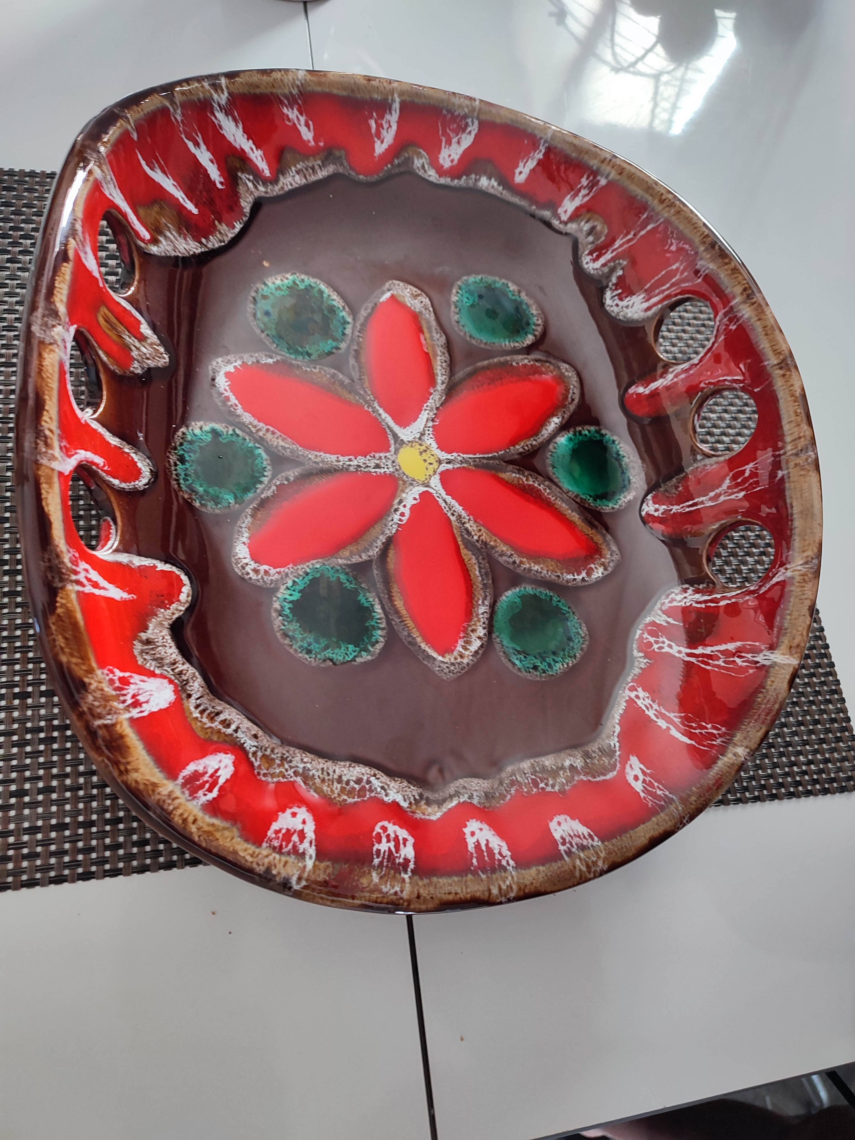 Magnificent decorative plate or fruit bowl signed Vallauris vintage.