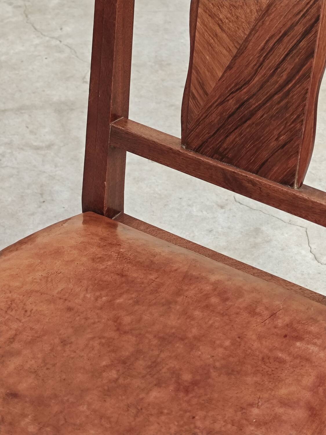 Set of 6 Art Deco chairs in Oak and Walnut with camel leather.