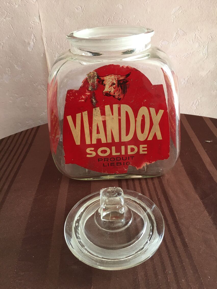 Glass jar Viandox Solid - Liebig product with its lid.
