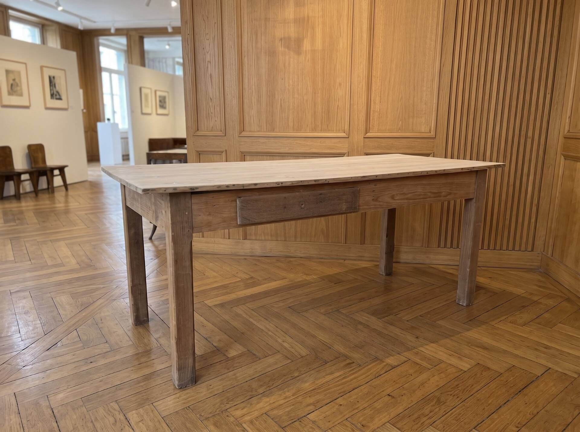 Farm table