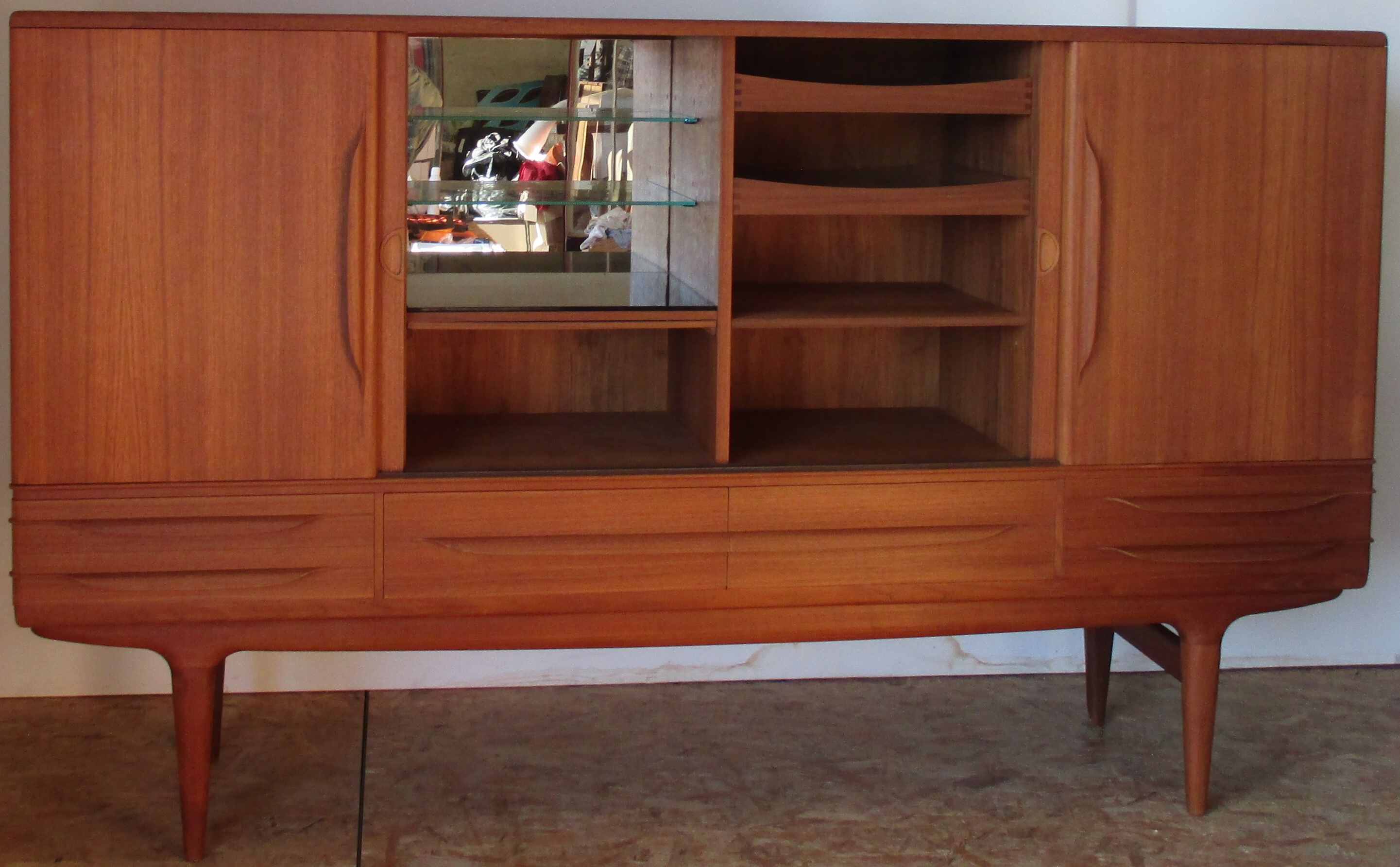 Enfilade haute danoise en teck de Johannes Andersen