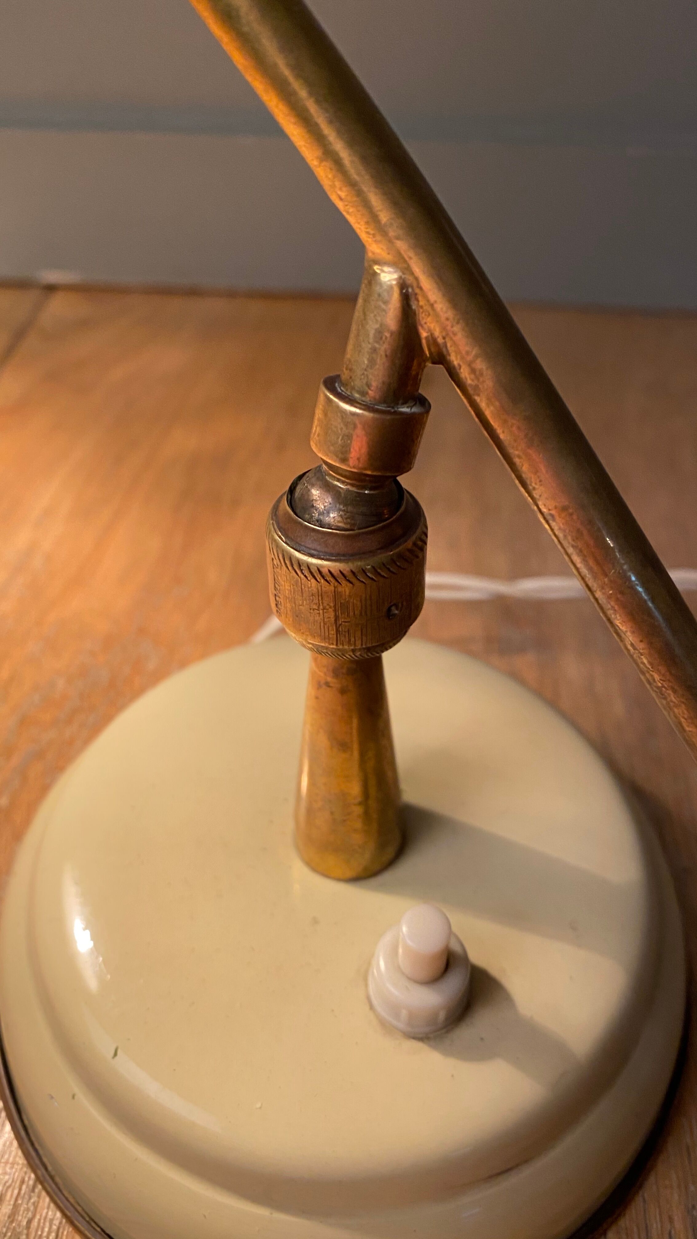 Lampe de fabrication Italienne 1950 articulée à balancier