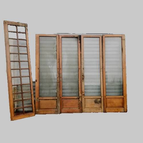 Suite de quatre portes de séparation en chêne massif XXe siècle