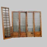 Suite de quatre portes de séparation en chêne massif XXe siècle