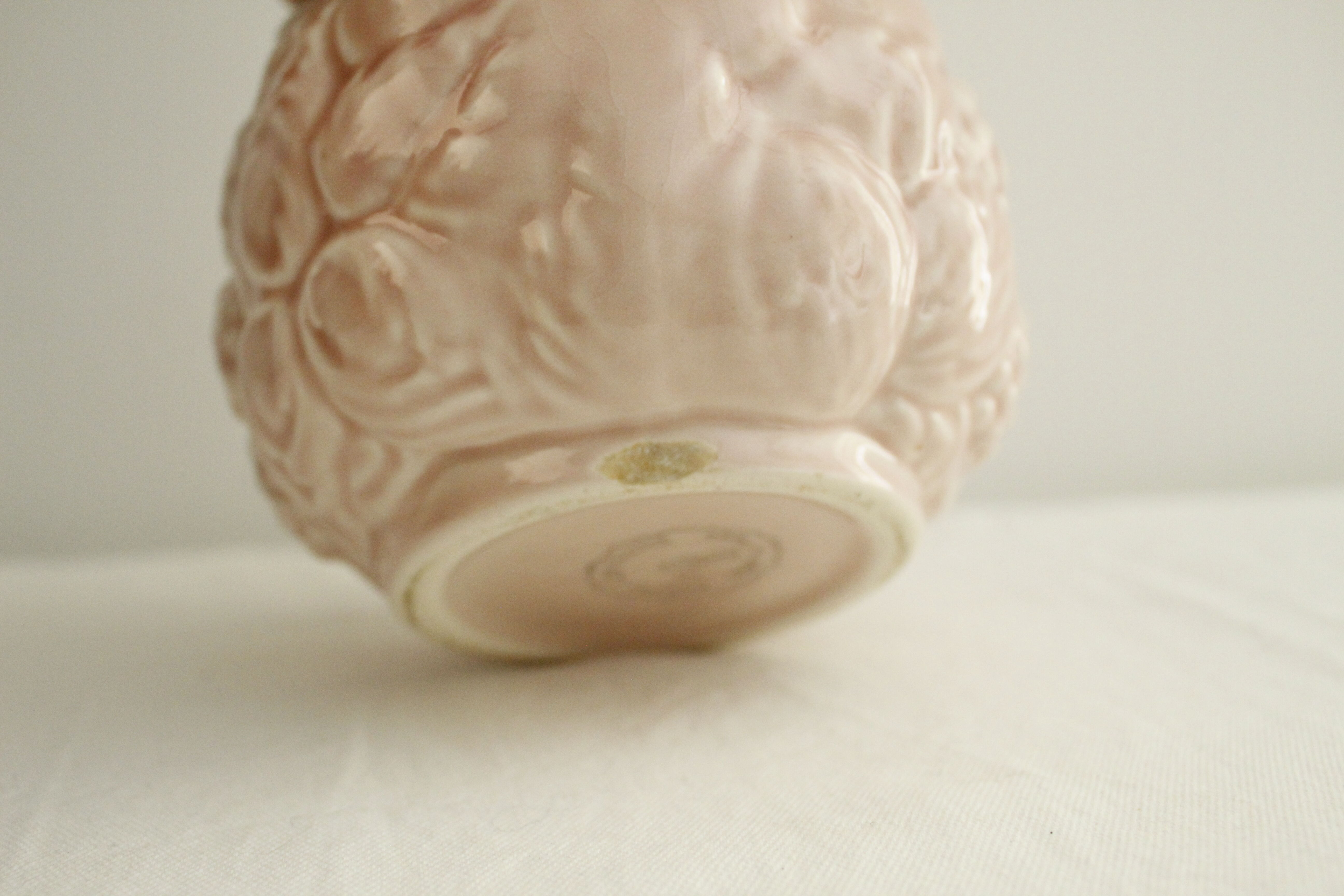 Pink pitcher - glazed ceramics - raspberry reliefs - Salins les Bains