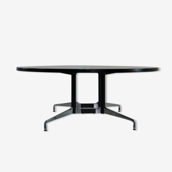 Table ronde segemented de Charles & Ray Eames