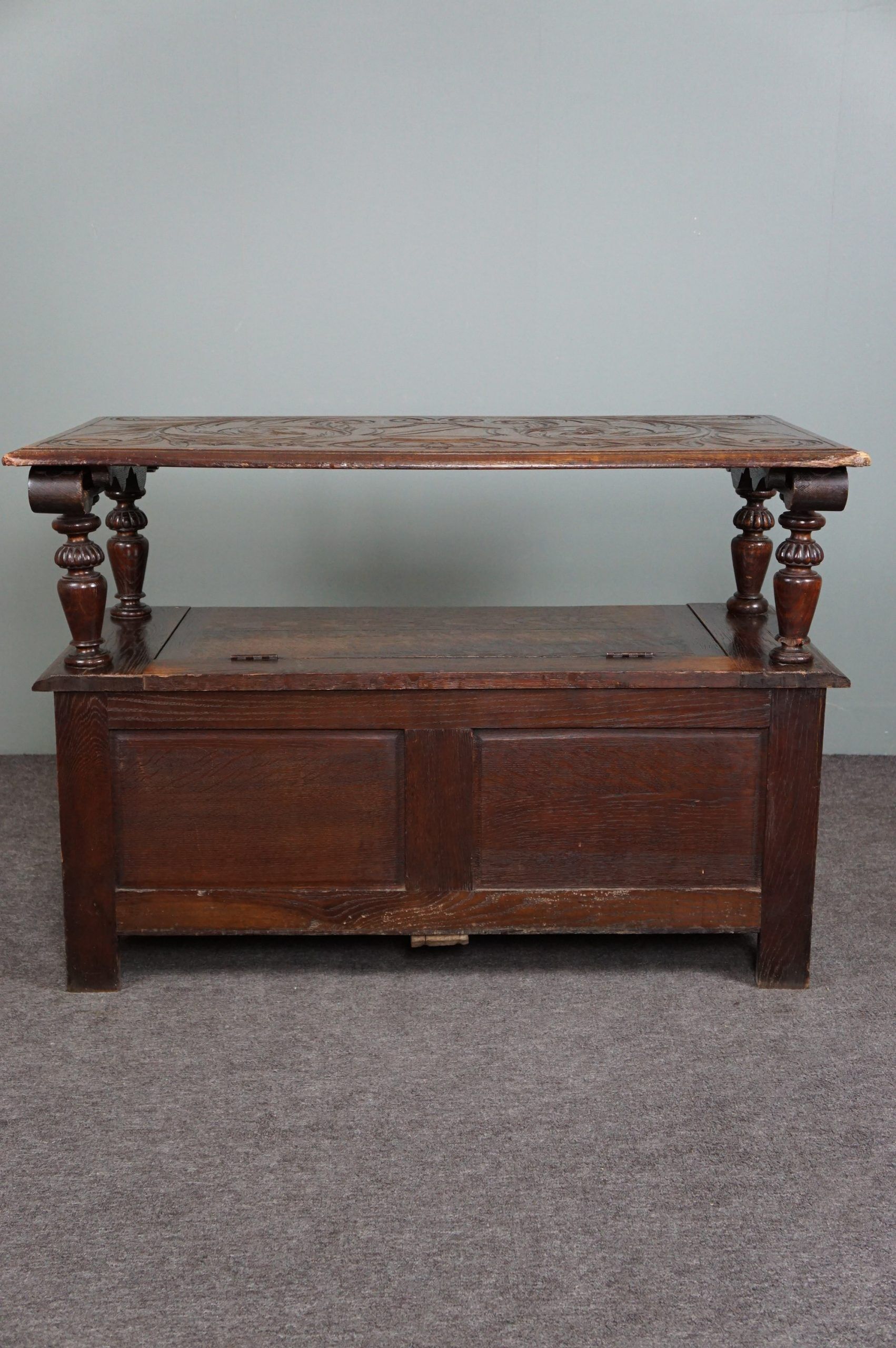 Entrance bench and decorated wooden table valve bench