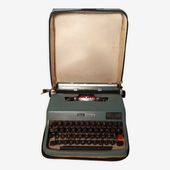 Machine à écrire Olivetti Lettera 32