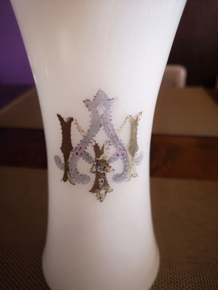 Opaline vase with cut neck, crown shape - mid-19th century