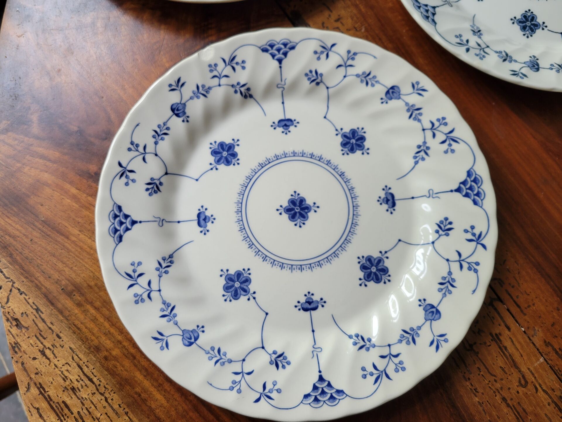 6 assiettes plates Queen's England vers 1970