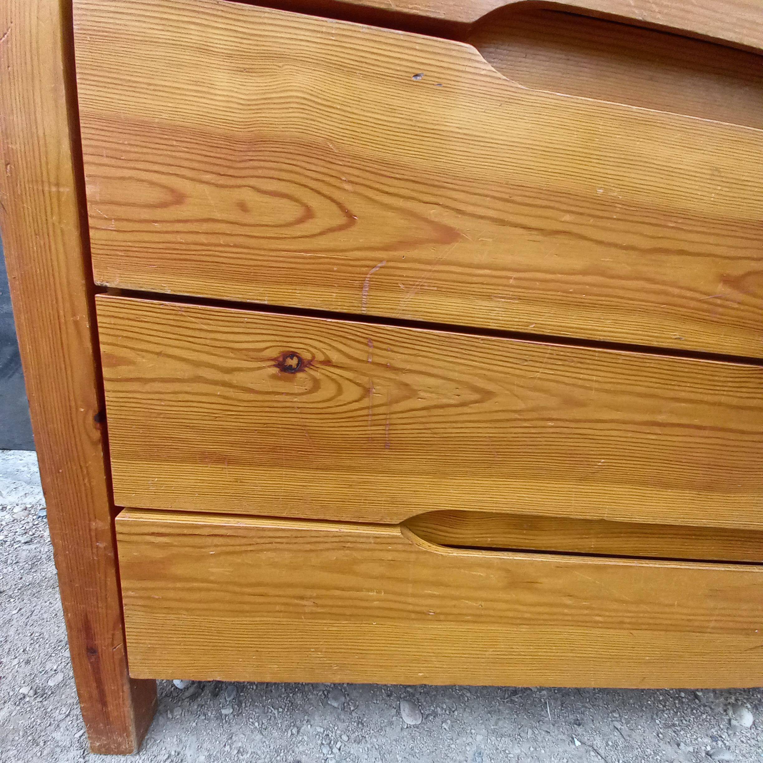 pine chest of drawers