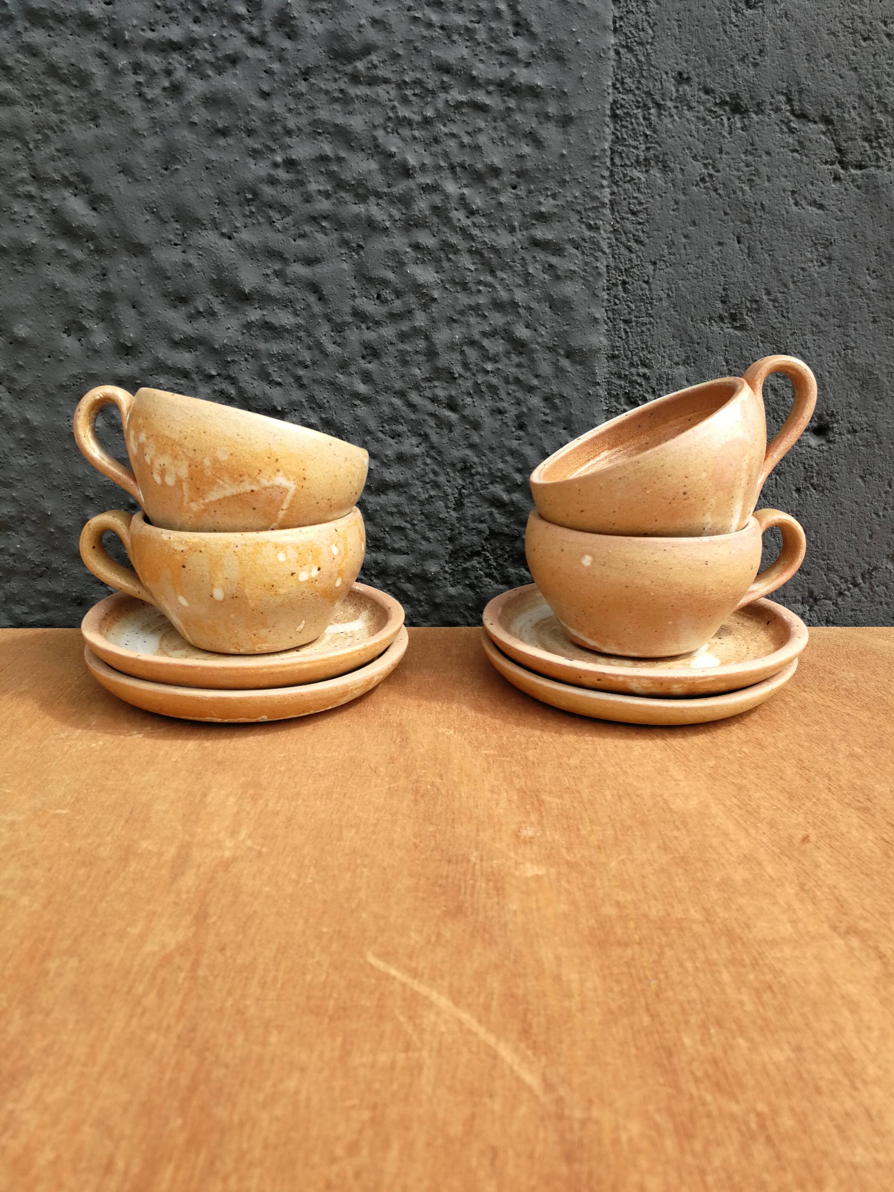 Set of 4 coffee/tea cups and saucers