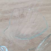 8 small shell-shaped ramekins in transparent glass