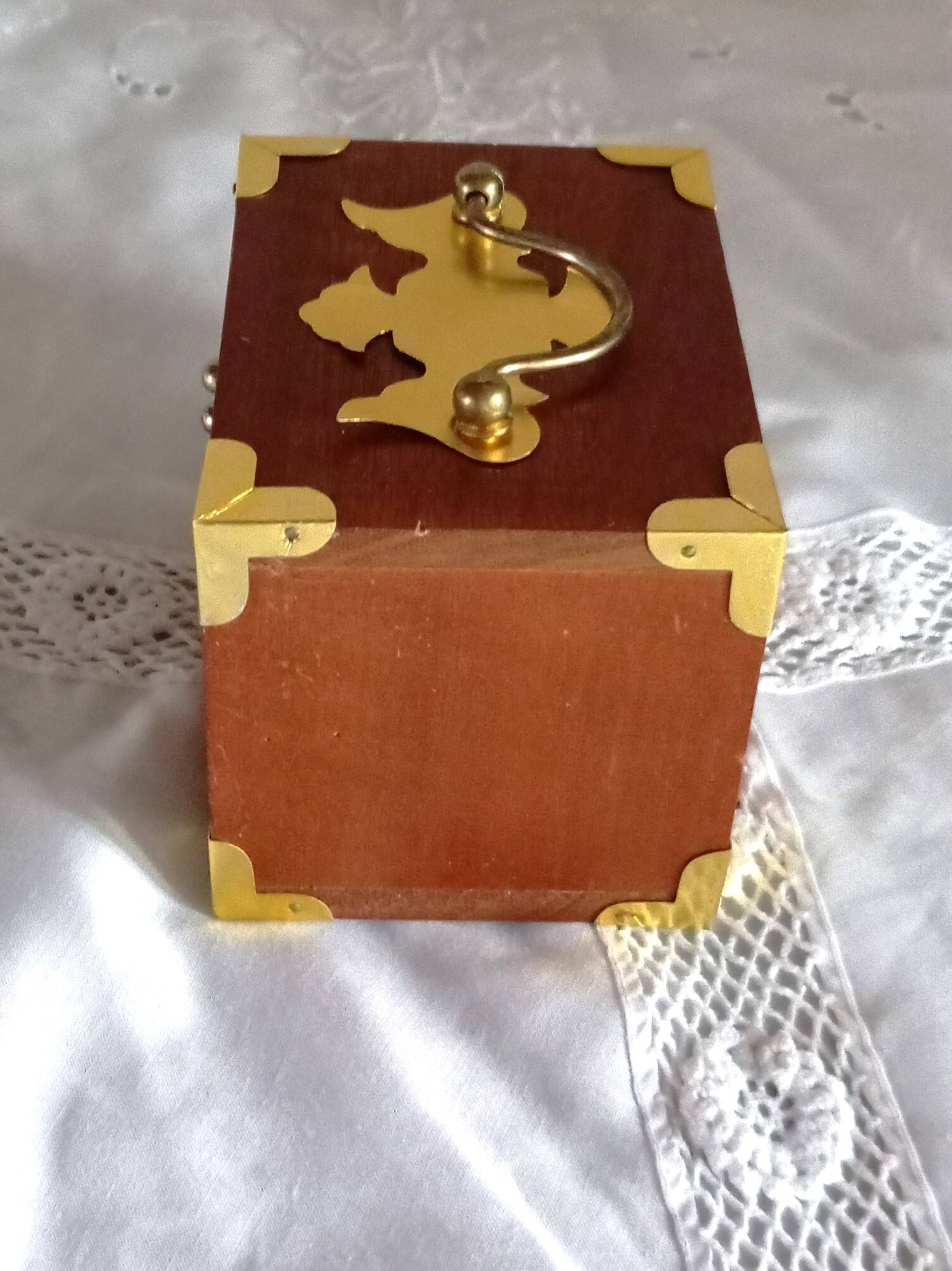Vintage wooden and cork coaster set with decorative box