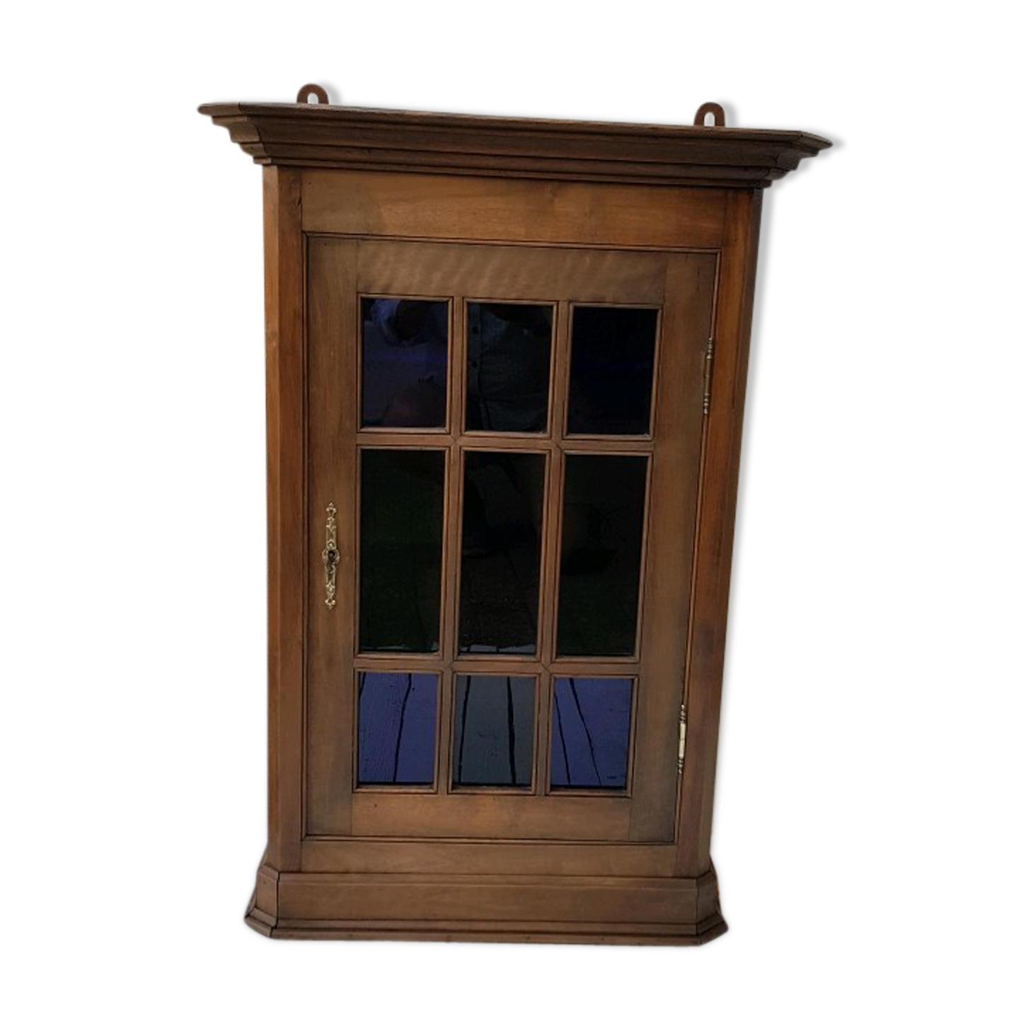 Showcase wooden hanging