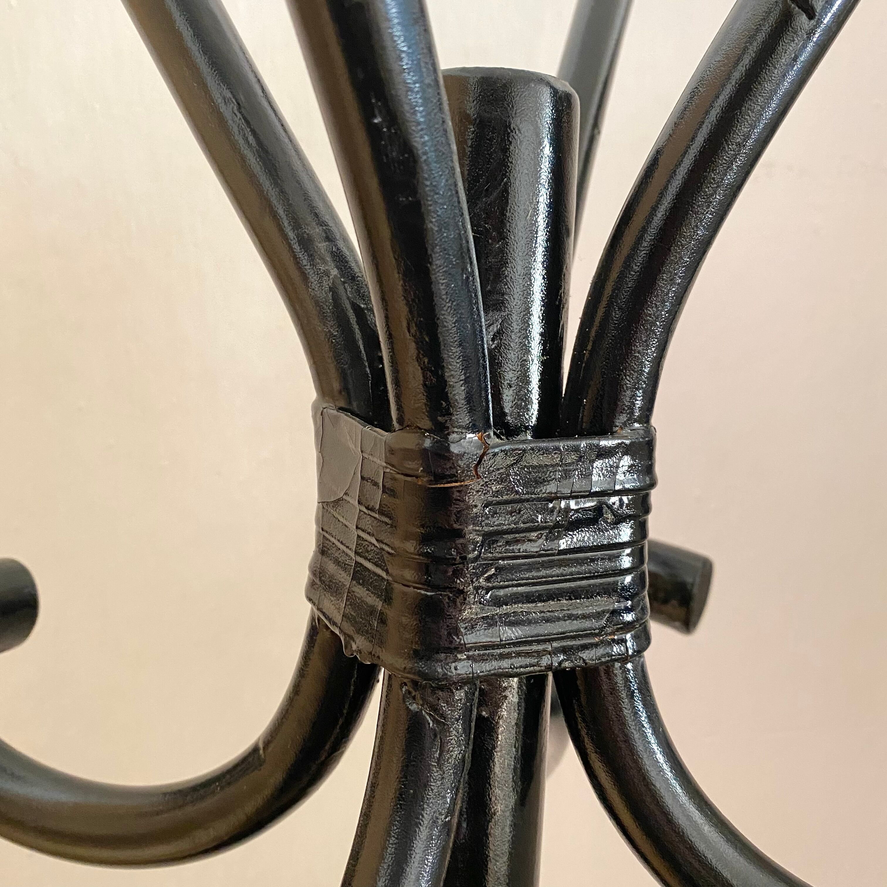 Black rattan parrot coat rack