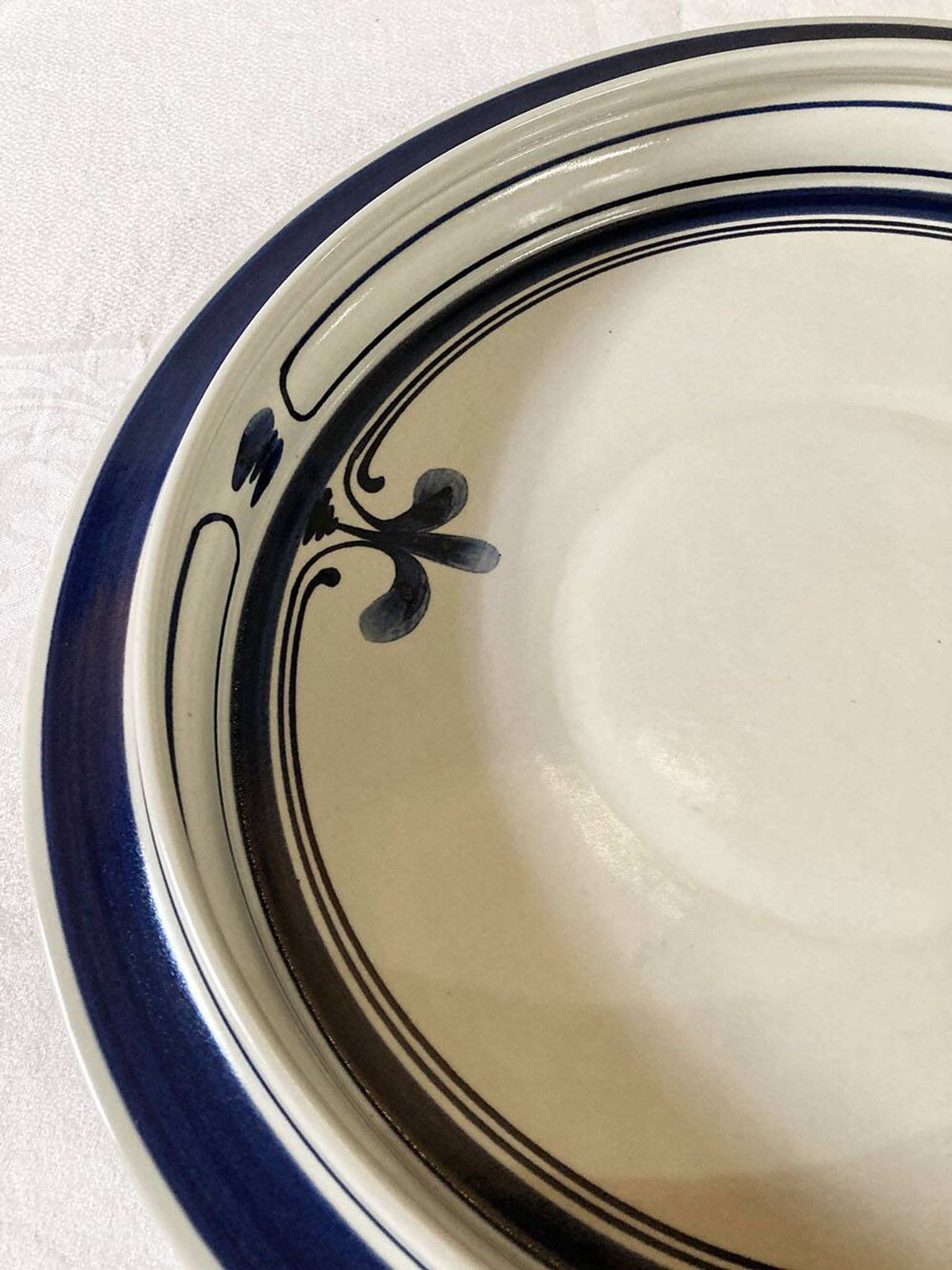 Large porcelain dish, Siena model, by Bjorn Wiinblad for Rosenthal, Germany