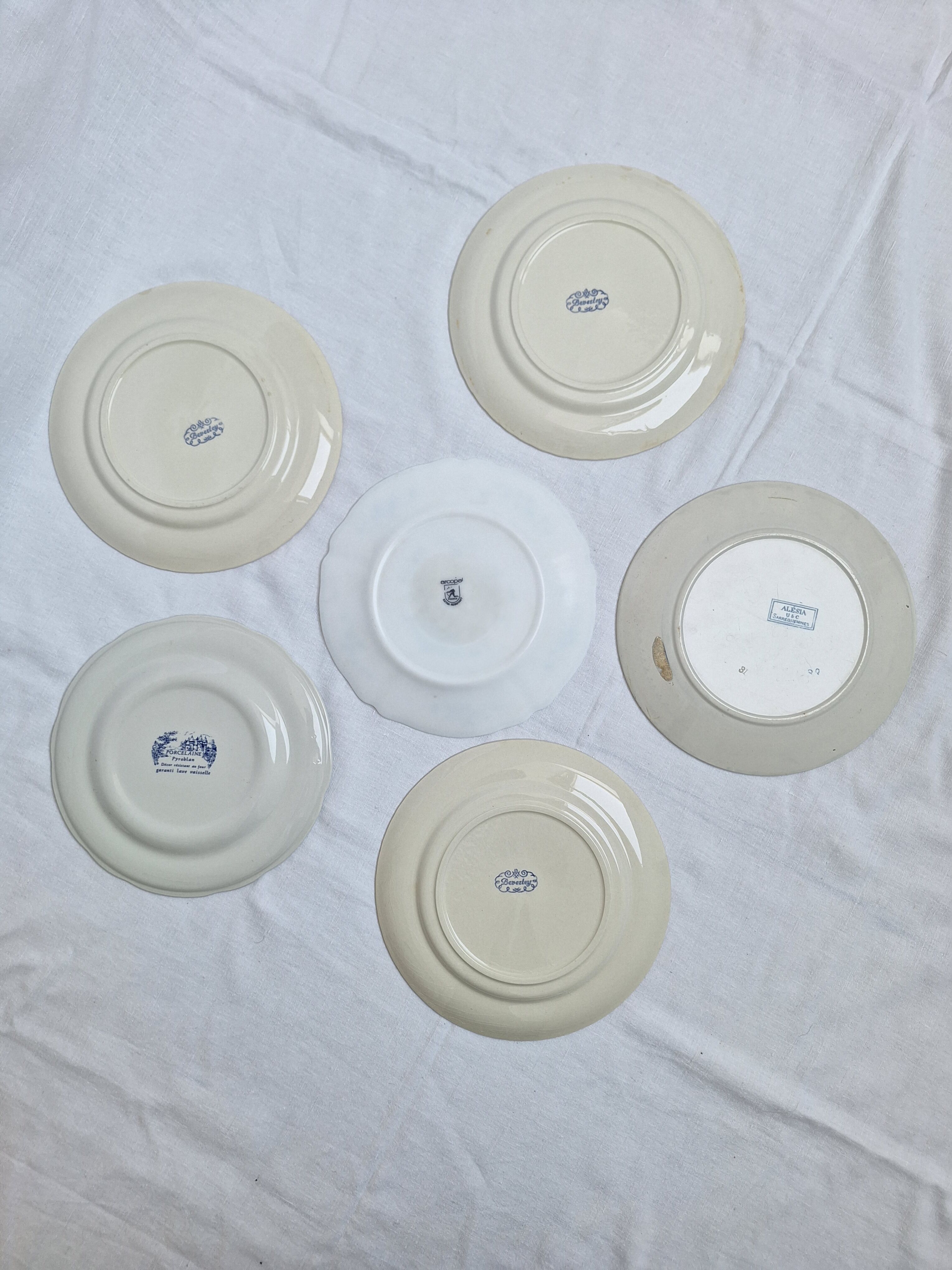 6 vintage flat plates