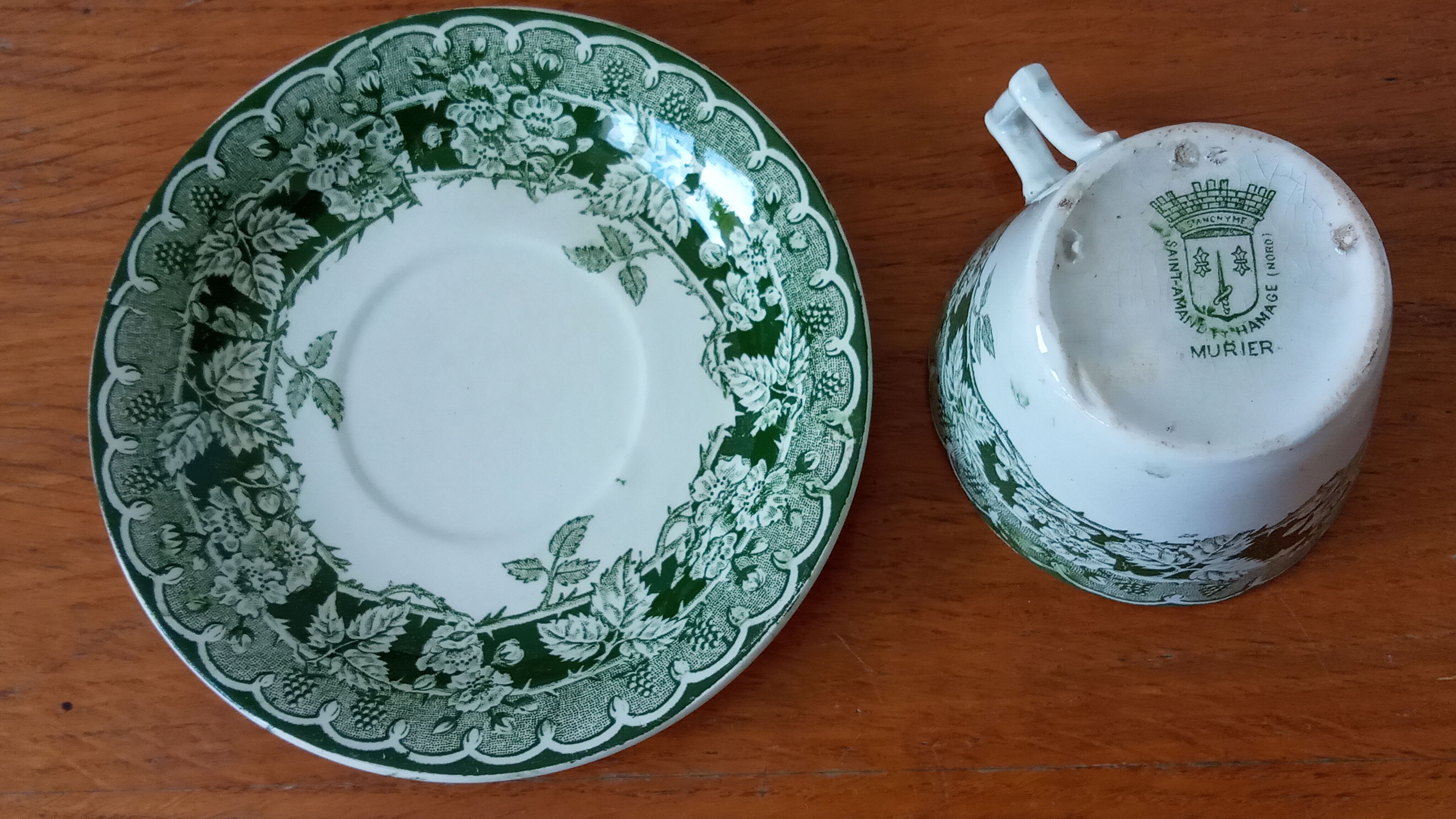 Four coffee cups in iron earth of Saint Amand