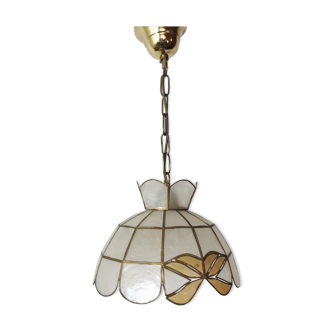 Mother-of-pearl suspension