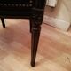 Fauteuil cabriolet Louis XVI couvert cuir marron foncé