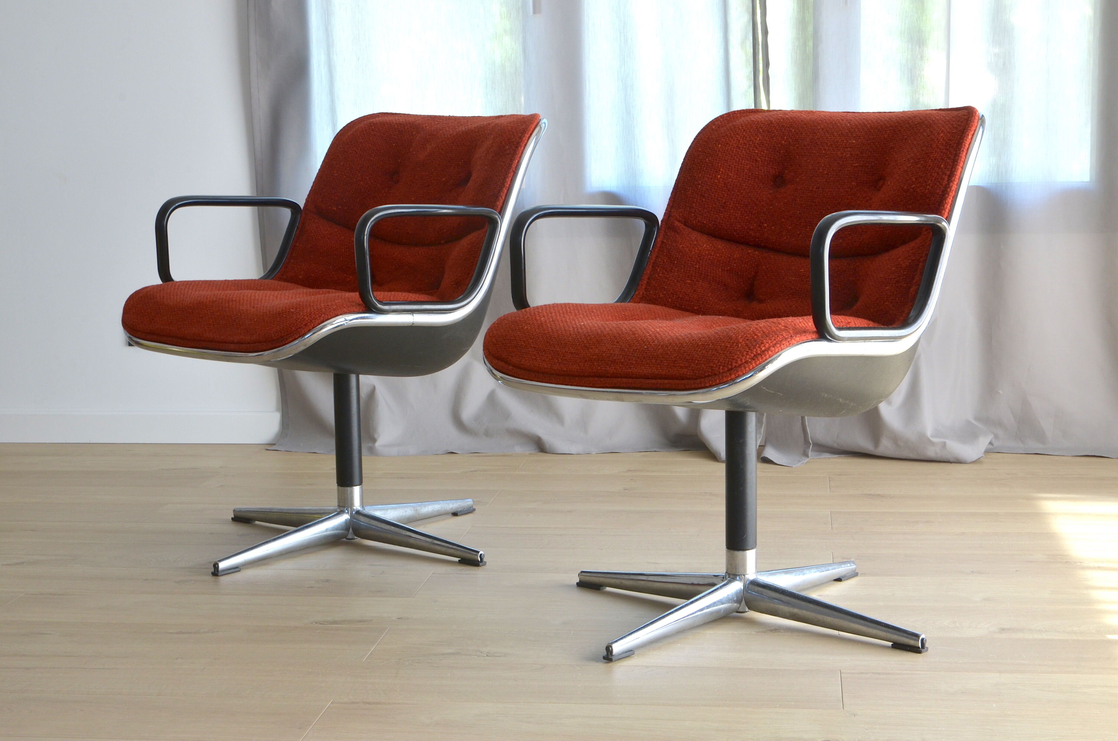 Pair of chairs by Charles Pollock, 1st edition Knoll