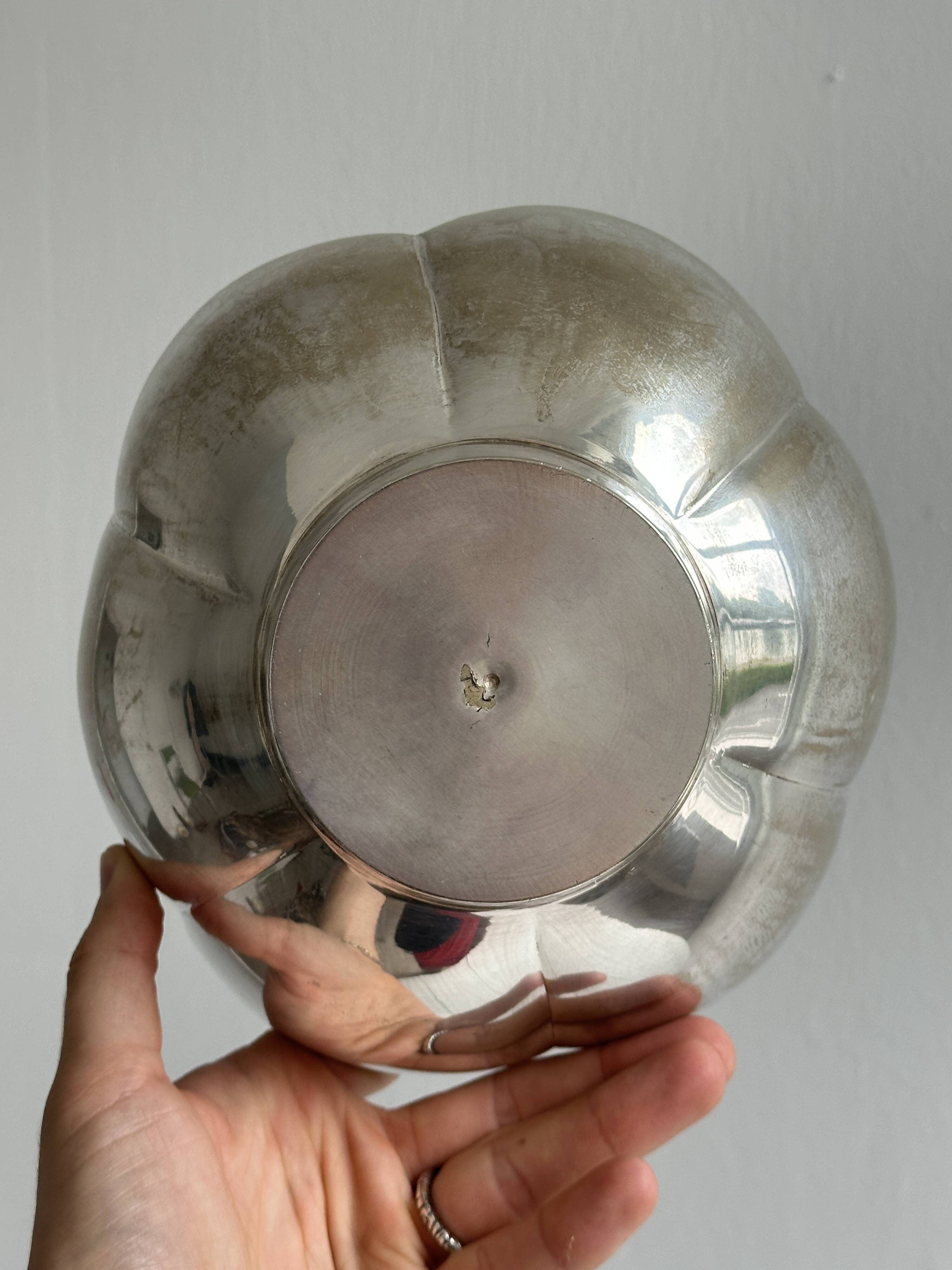 Plat, saladier ancien en métal forme fleur