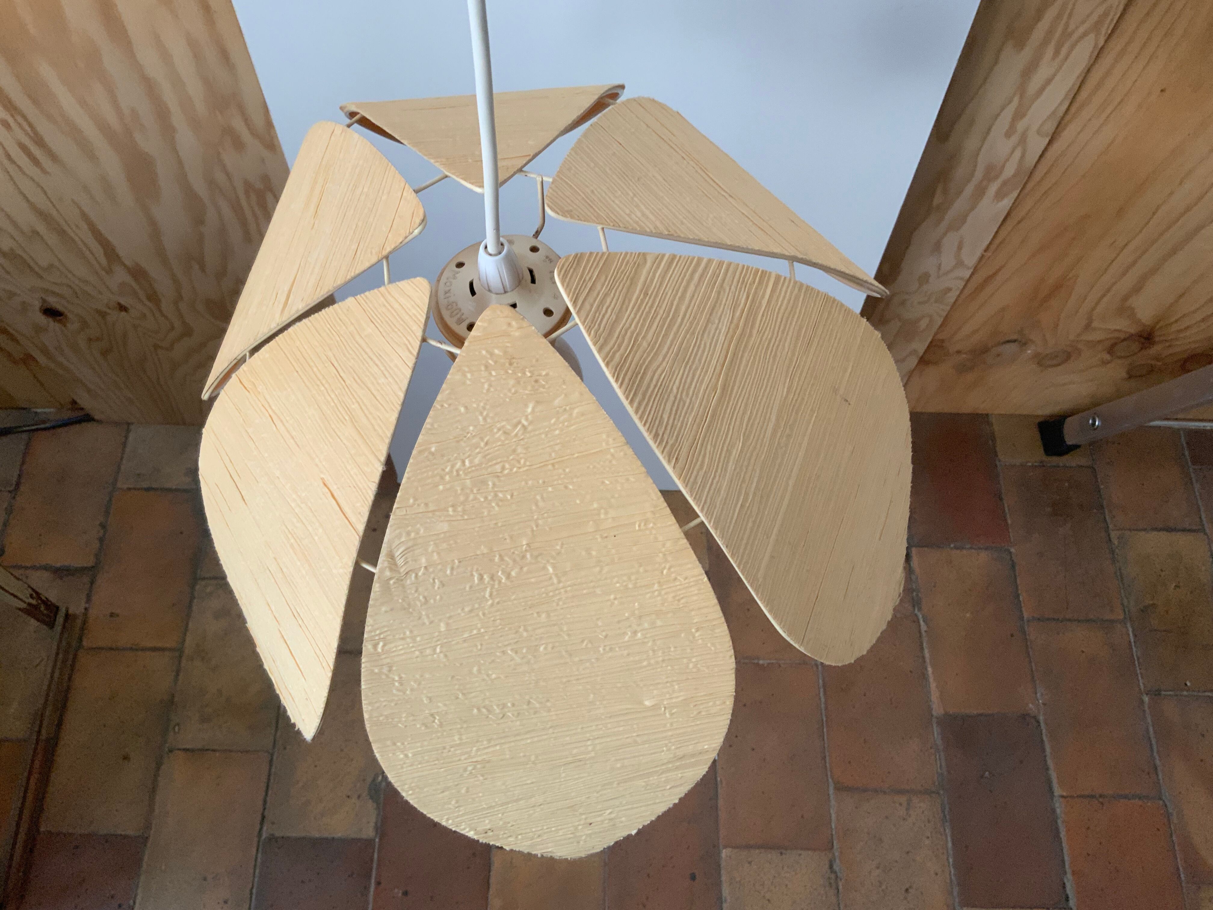 Vintage flower suspension