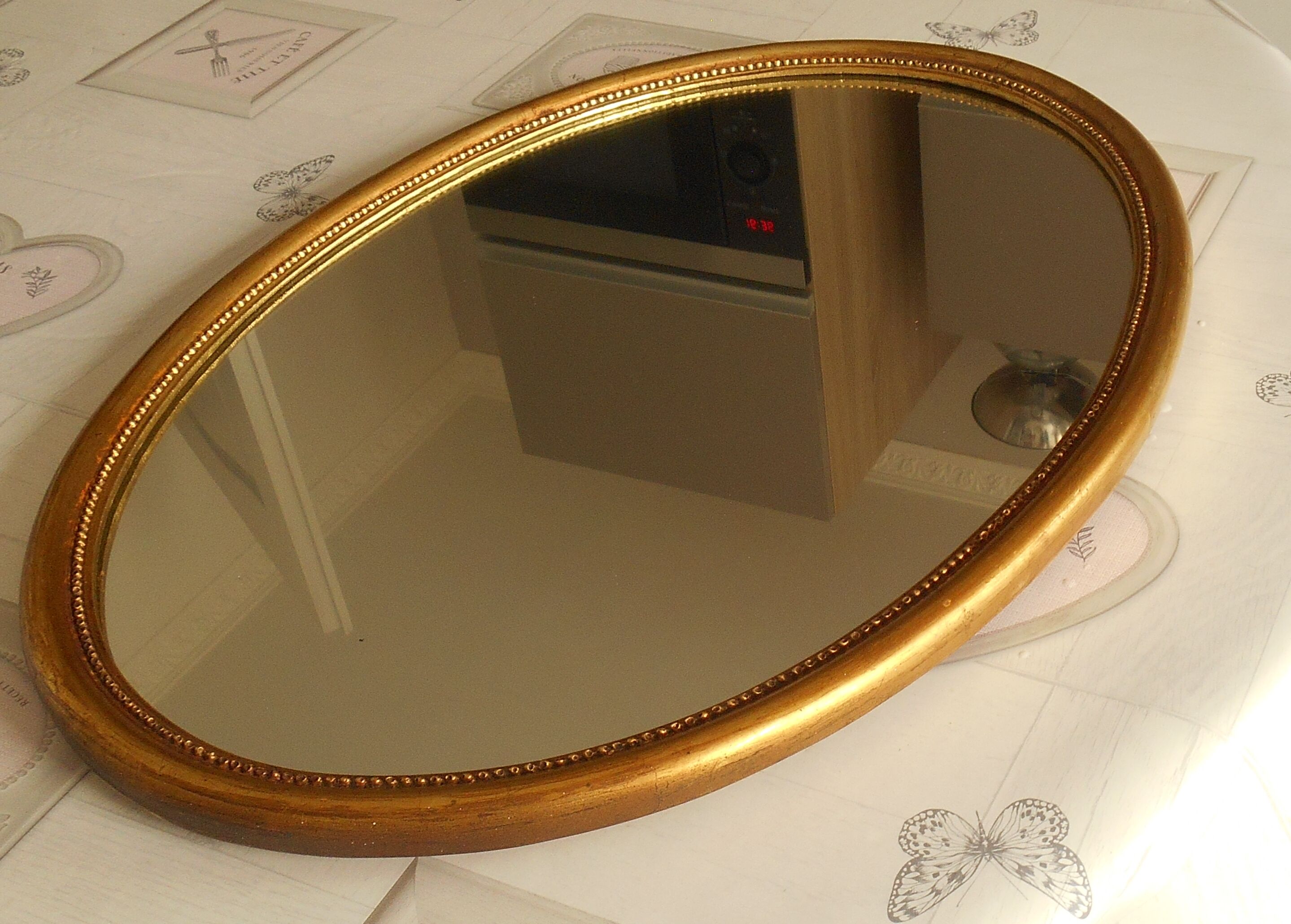 Oval gold mirror