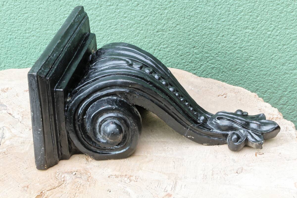 Pair of plaster wall brackets