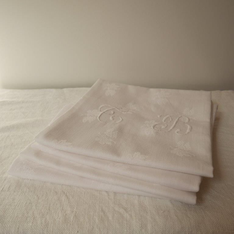 Set of 4 embroidered cotton towels MONOGRAMS TB