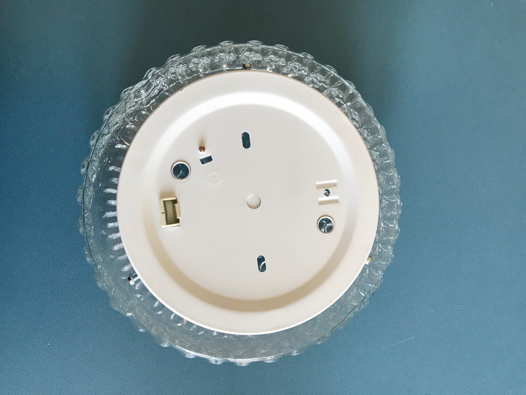 Round ceiling light in chiseled glass