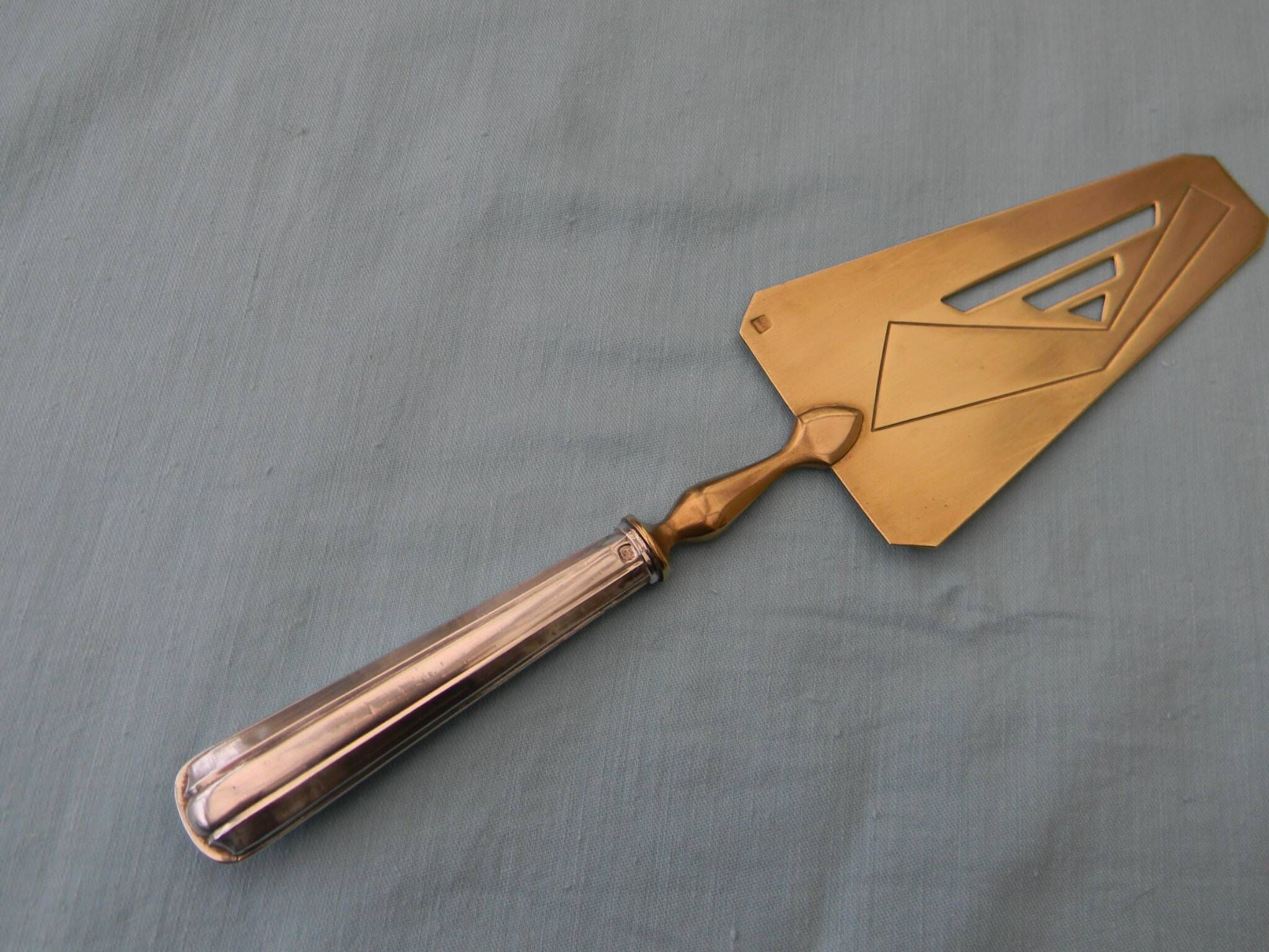 Art Deco pie server silver handle filled with Minerva hallmark.