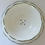 Table table table service decorated with pampres consisting of a drainer and a plate