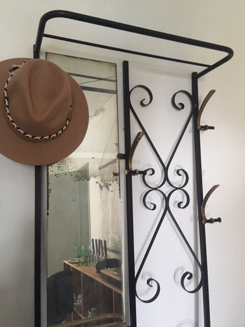Wall coat rack metal cloakroom