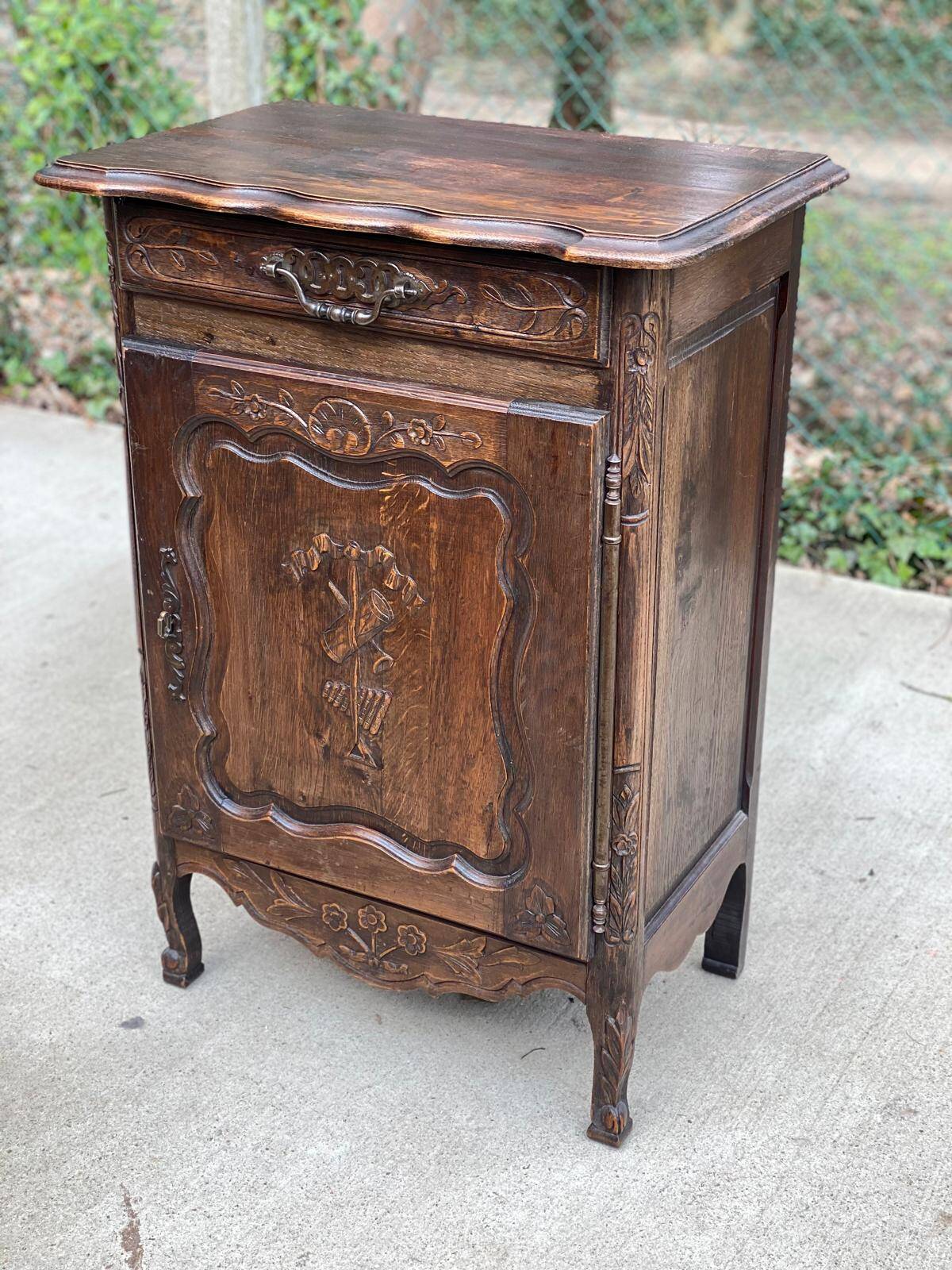 Renaissance chest of drawers in solid dark oak wood