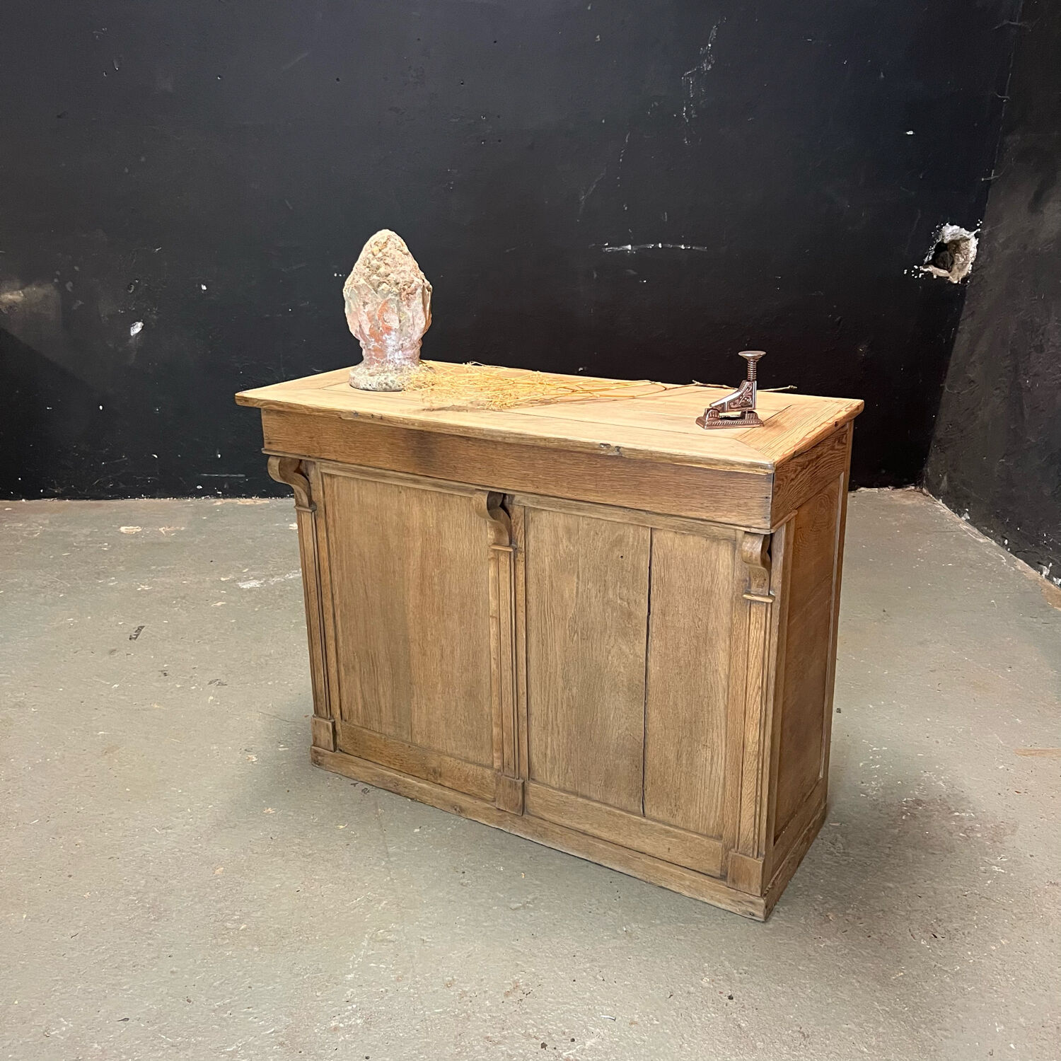 Oak box counter