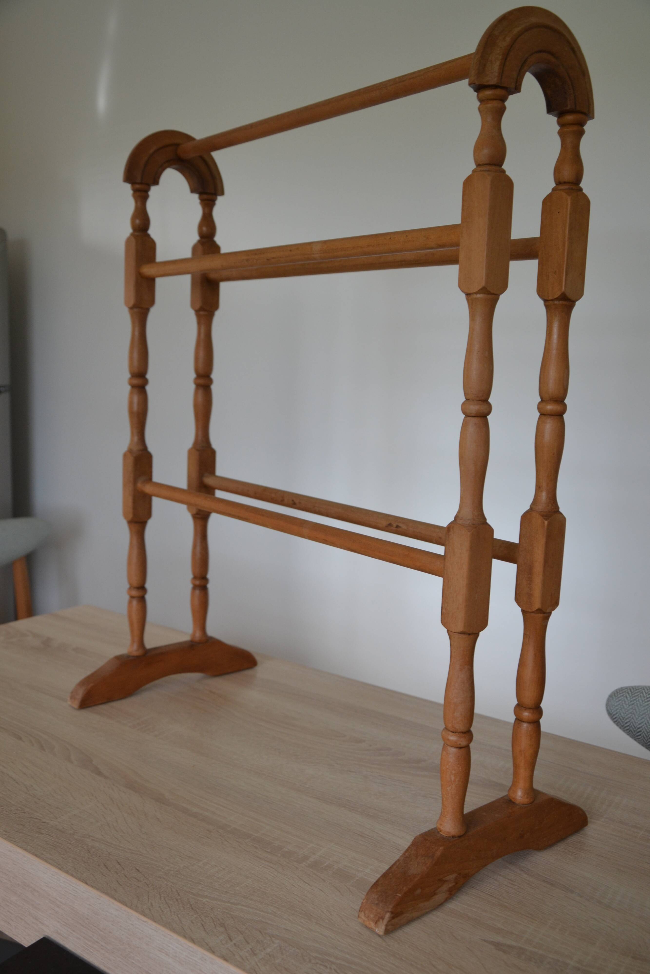 Pine towel rack