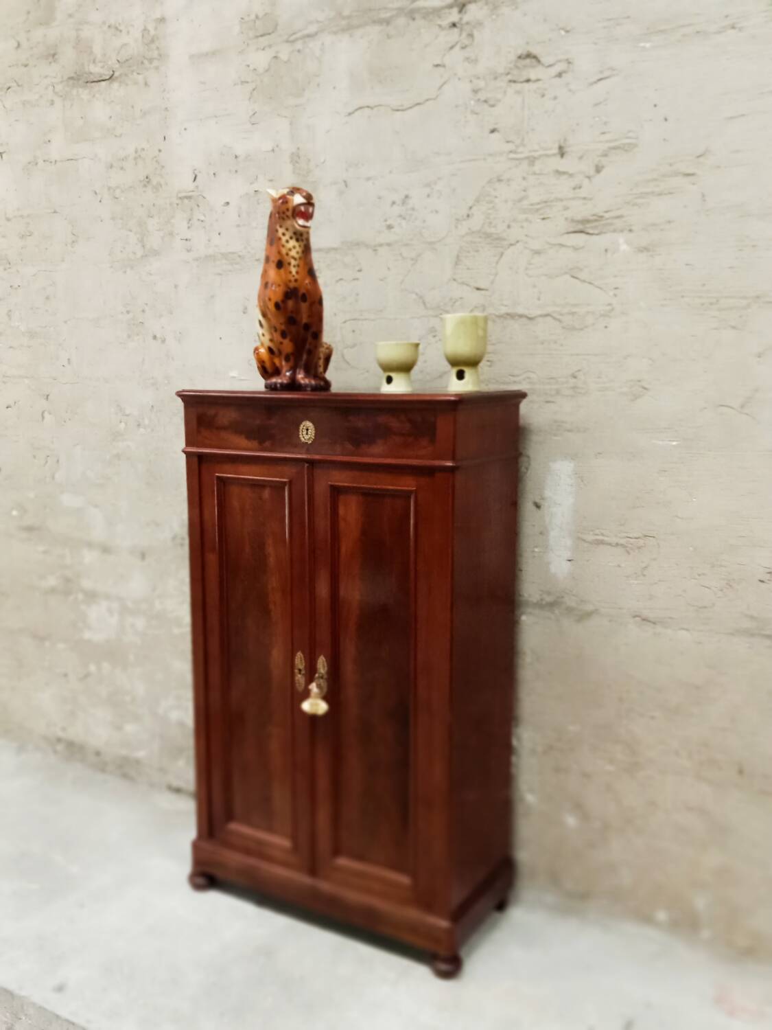 Mid-high mahogany furniture