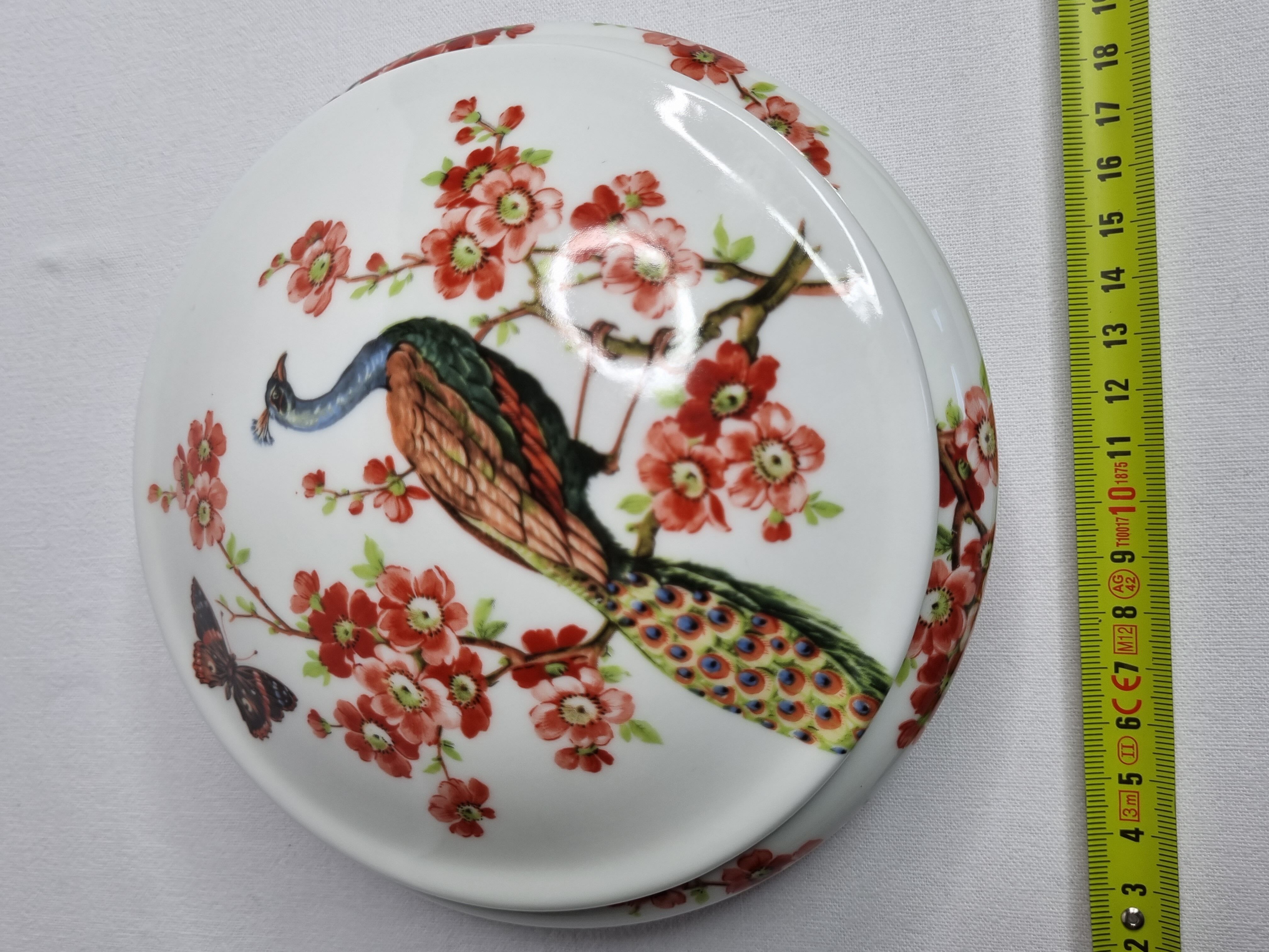 Porcelain candy with peacock decoration, 18 cm