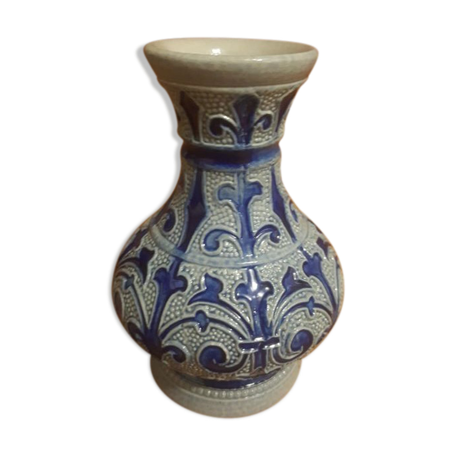 Sandstone vase with Alsace salt