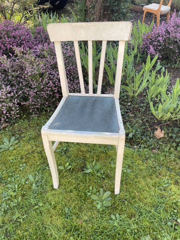 Quatre chaises blanches rétro année 50 originales