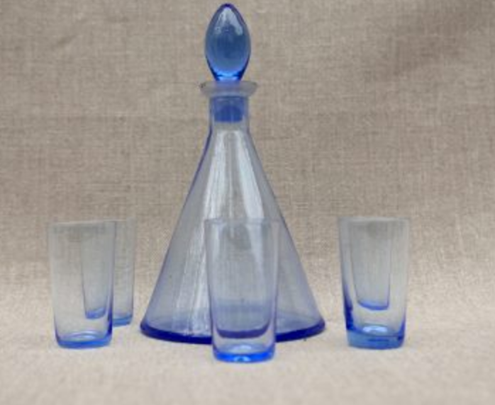 Decanter and its 5 shot glasses