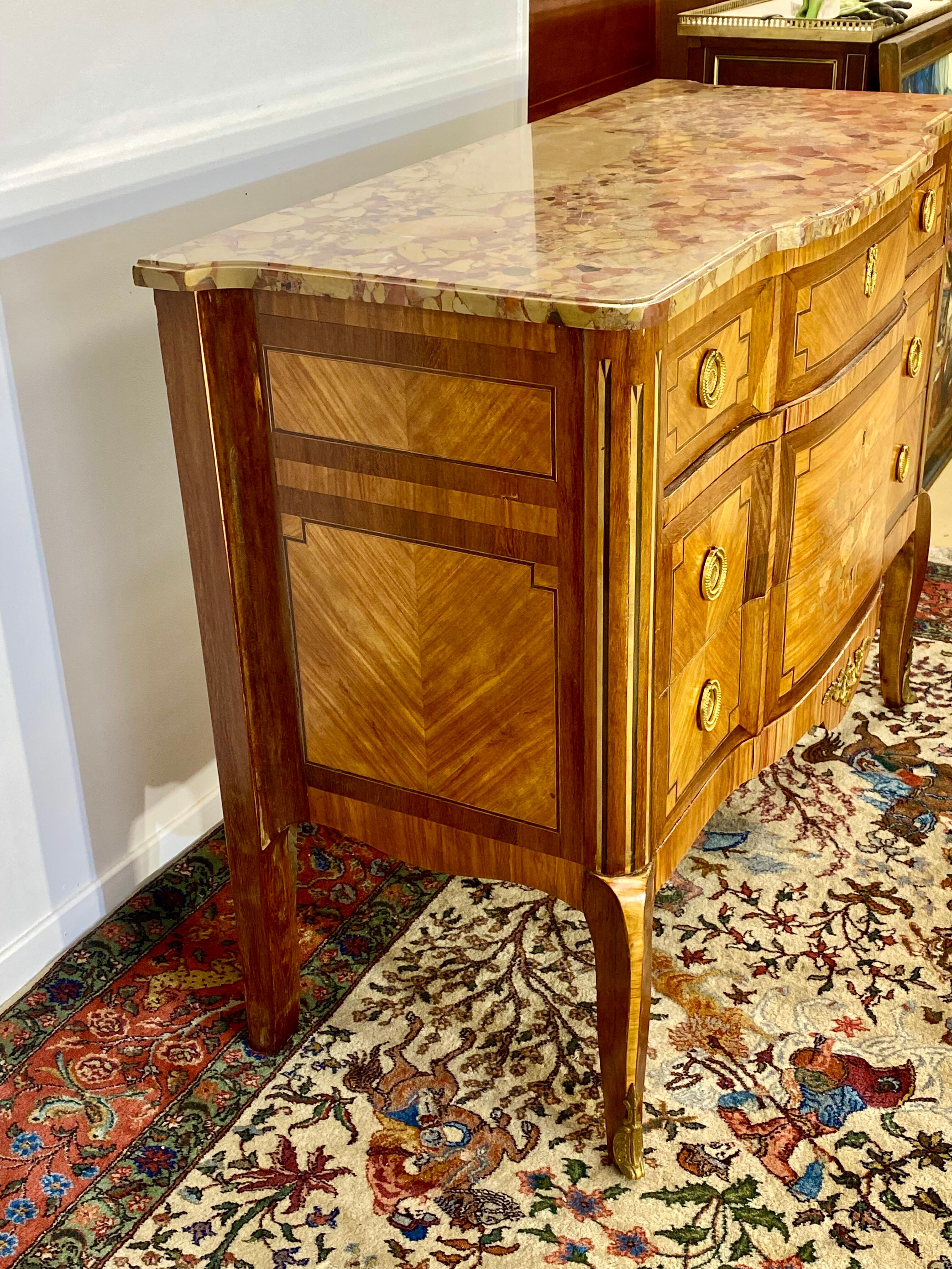 Commode Transition pink marble top Breche d'Aleppo