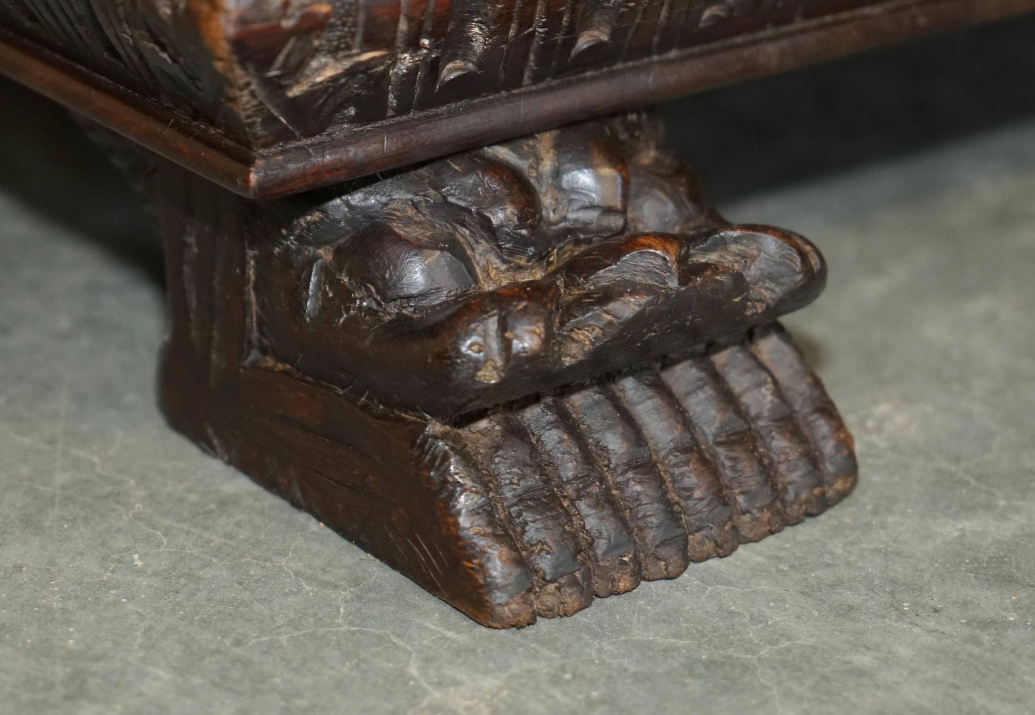 Banc Monks Antique Sculpté Lion Griffon 1860 avec Rangement