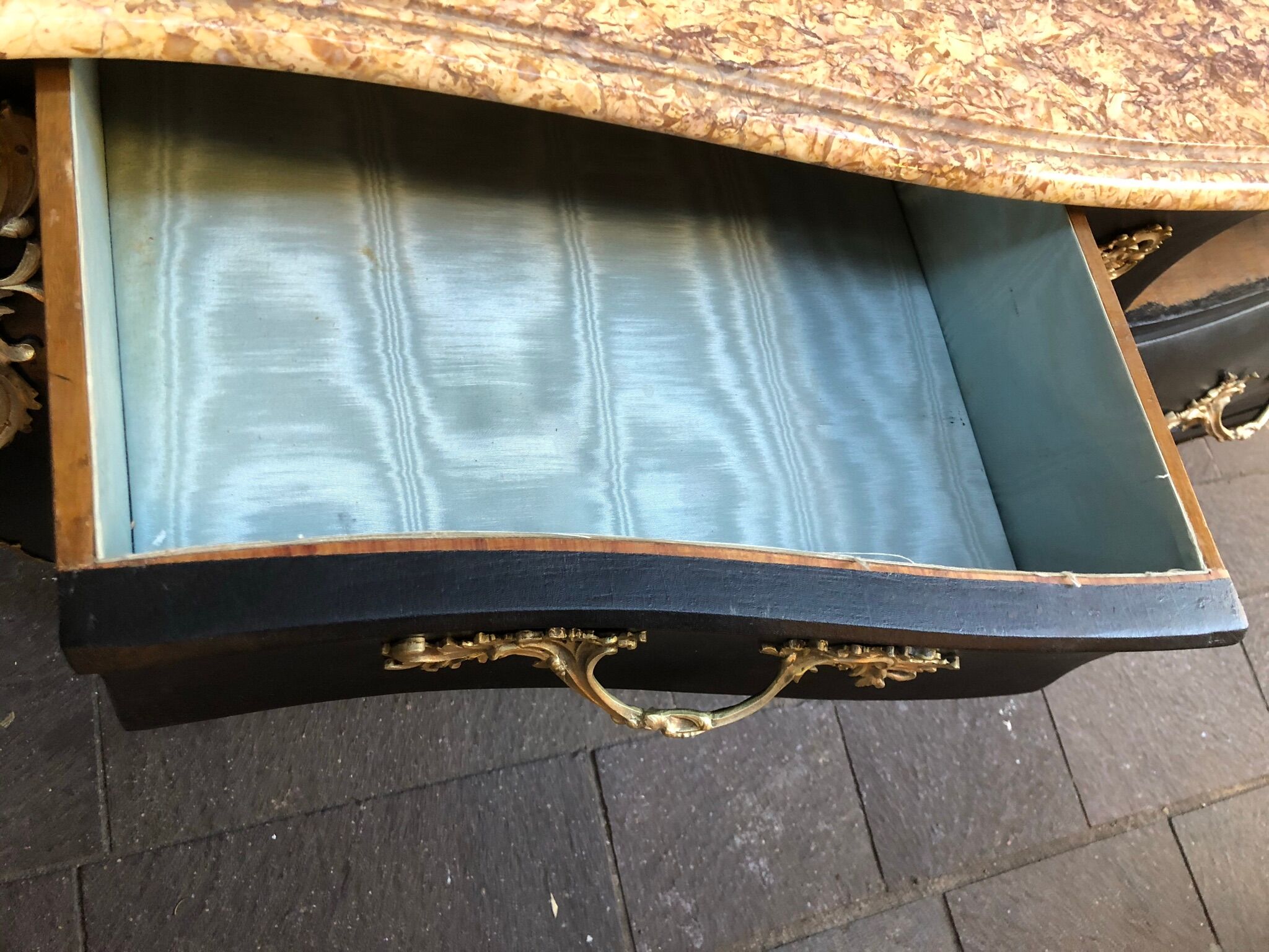 Chest of drawers "tomb" patinated black regency style