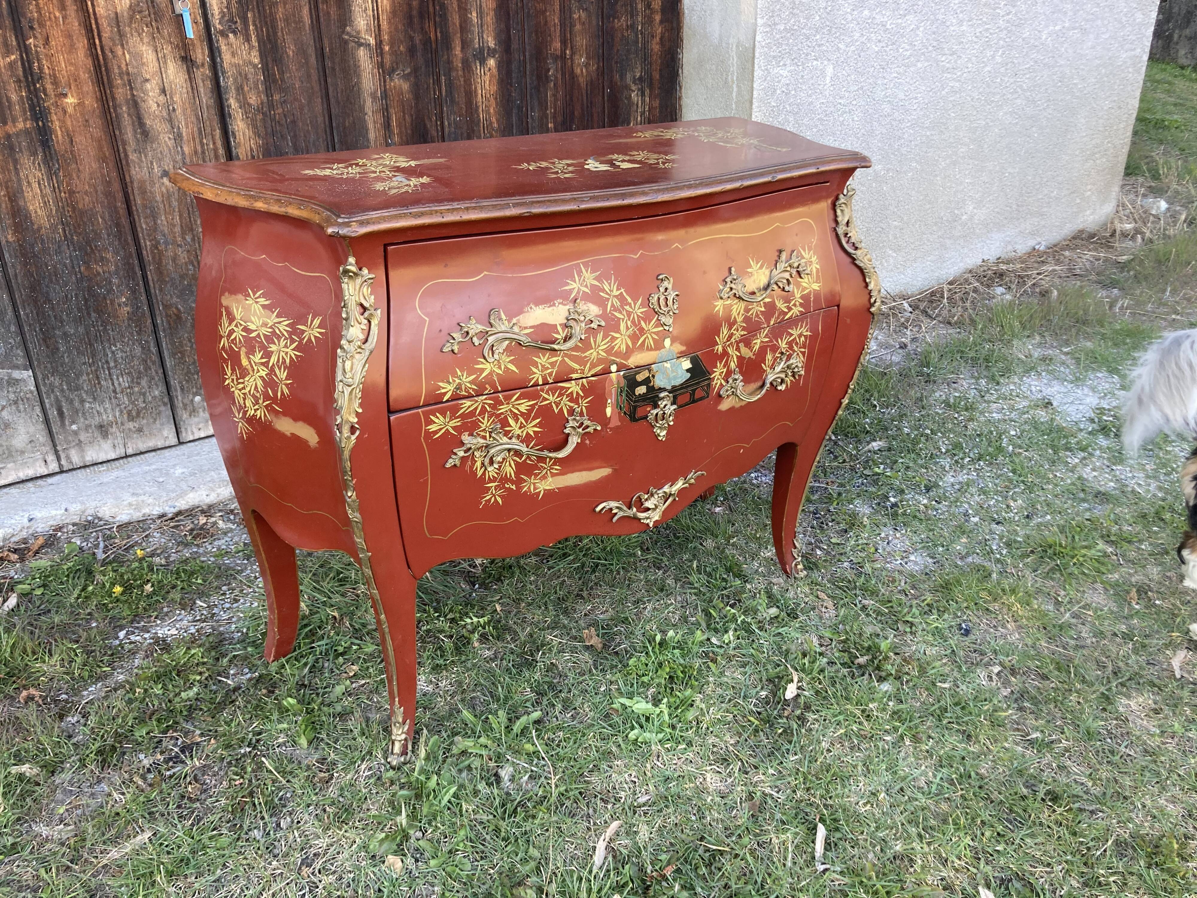 Commode galbée louis XV